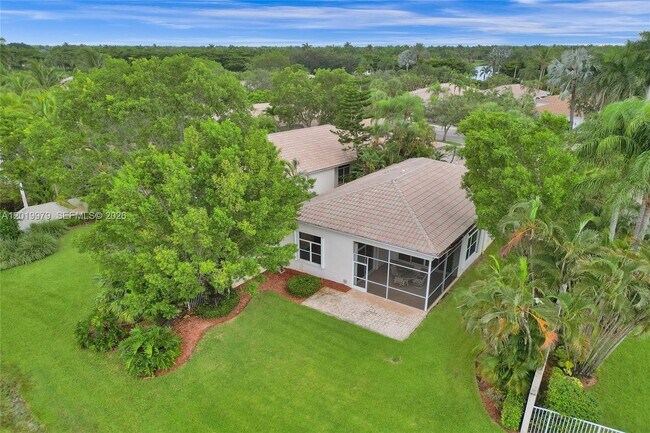 Building Photo - 2525 Bay Pointe Ct