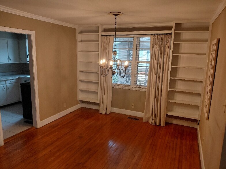 Building Photo - 708 Glenwood Rd