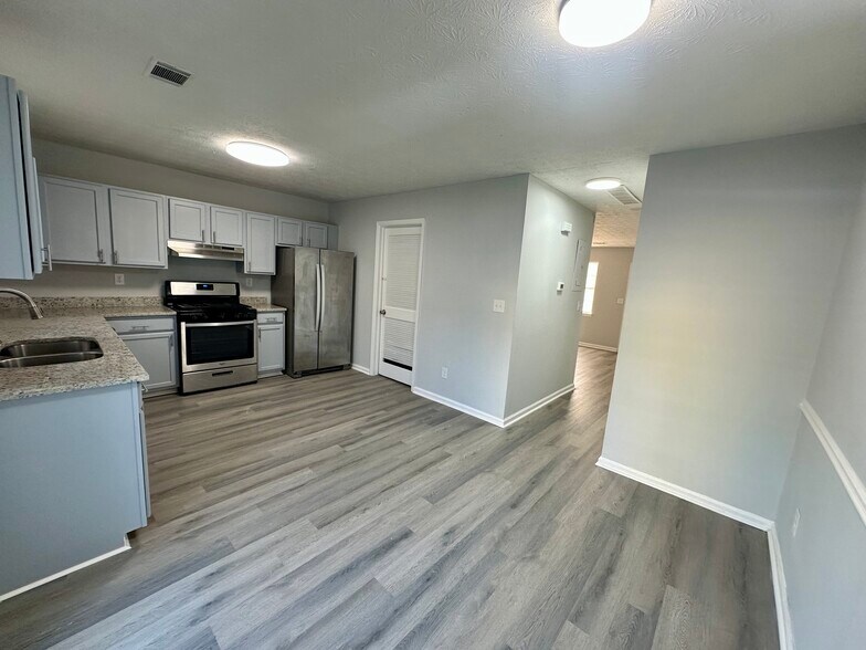 Building Photo - 1749 Hunting Creek Dr SE