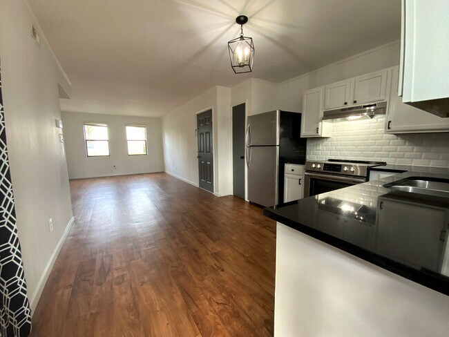 Building Photo - 100 Ravenwood Dr