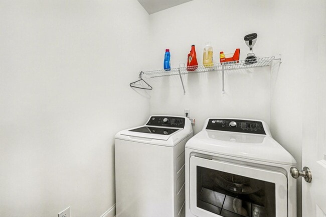 Building Photo - 153 Hawthorne Landing Dr