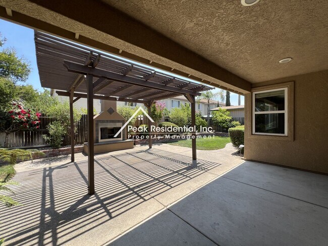 Building Photo - Beautiful 3bd/2.5ba Elk Grove Home