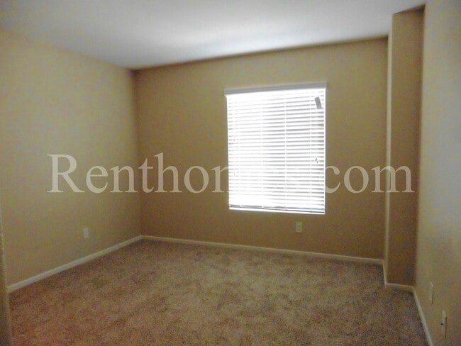 Building Photo - 568 Almond Rd