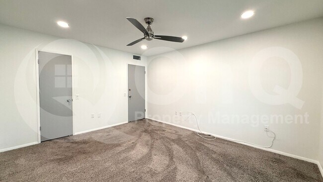 Building Photo - 13211 N Cedar Dr