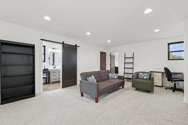 Building Photo - Whitefish Home in The Lakes