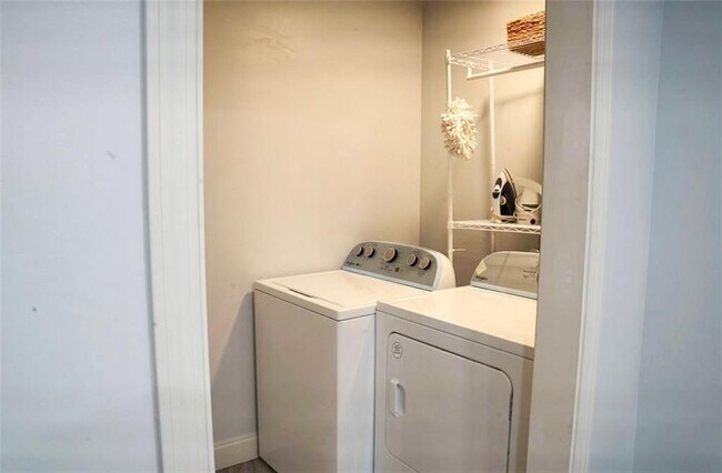 Building Photo - 3812 Clovis Ct NW