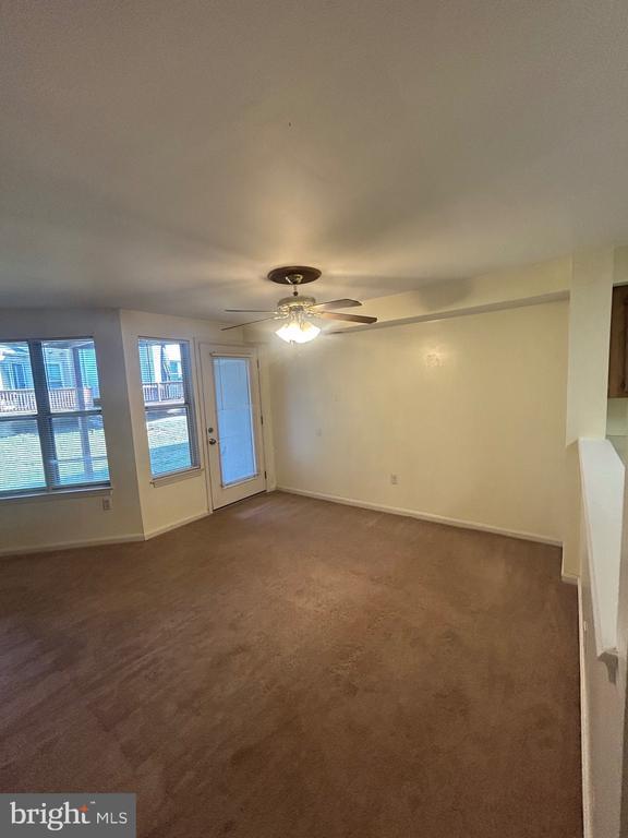 Building Photo - 4 Deer Run Ct