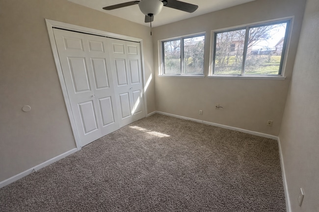 Building Photo - AVAILABLE NOW!