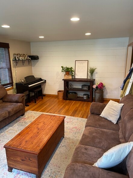 Building Photo - 14 Jo Ellen Dr