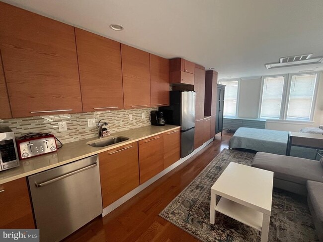 Building Photo - 109 S Columbus St