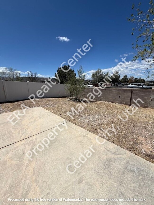 Building Photo - 3 bed 2 bath - Twin Home