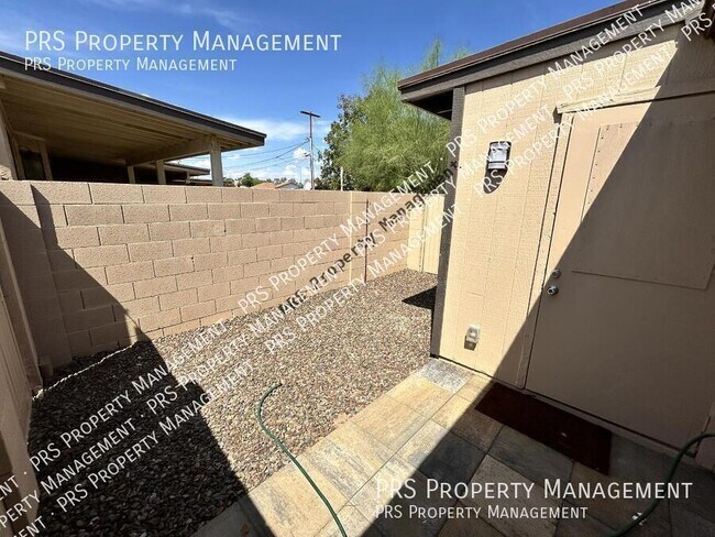 Building Photo - 551 S Lesueur-Unit 1