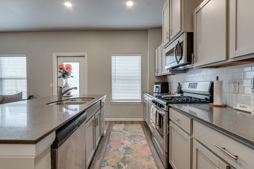 Building Photo - 2641 Cedar Tree Rd