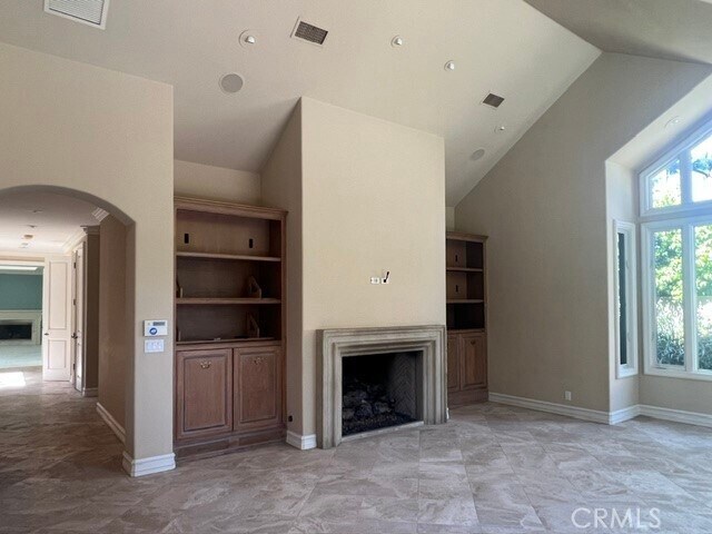 Building Photo - 30 Burning Tree Rd