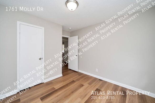Building Photo - 1761 Molly Dr