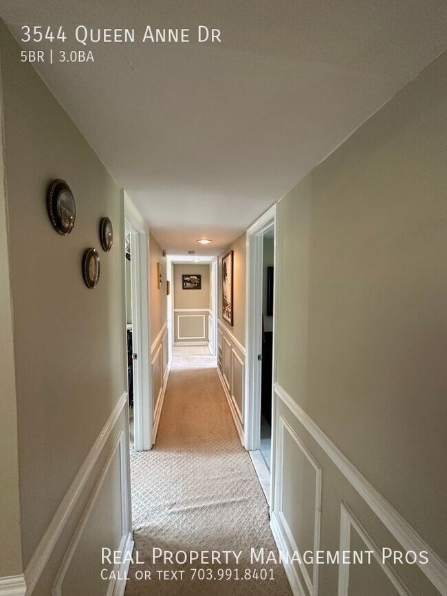 Building Photo - 3544 Queen Anne Dr