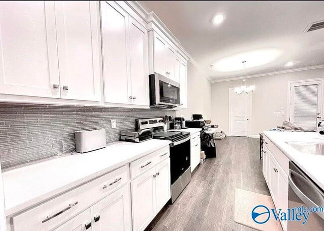 Building Photo - 50 Pine St