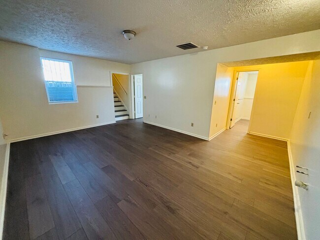 Building Photo - 310 Wakeman Ct NE