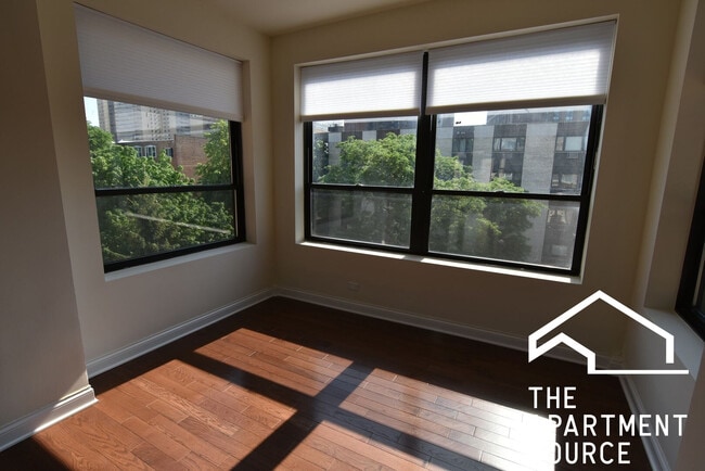 Building Photo - 3804 N Pine Grove Ave