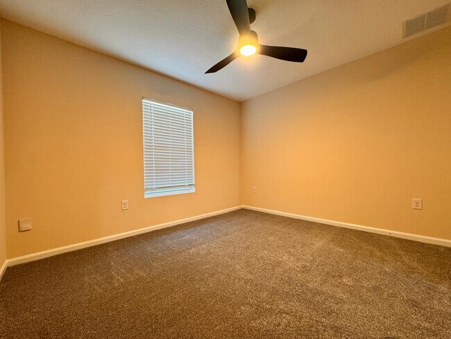 Building Photo - 2488 Beachview Dr