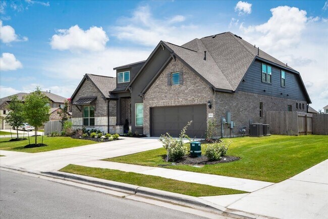 Building Photo - 5713 Fresno Ave