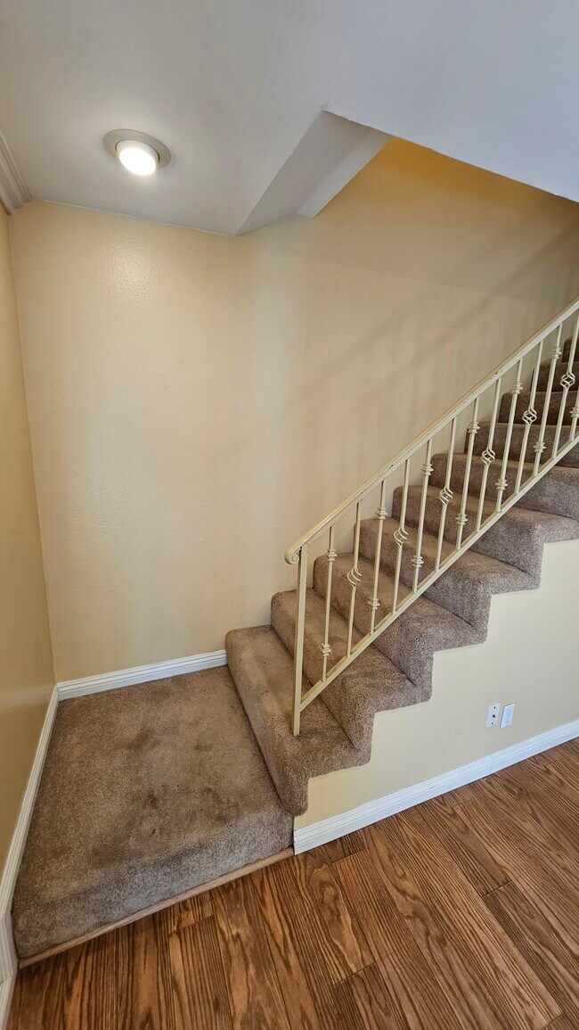 Building Photo - 279 N Holliston Ave