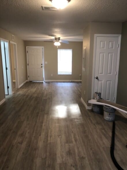 Building Photo - 9261 N Peachtree Way