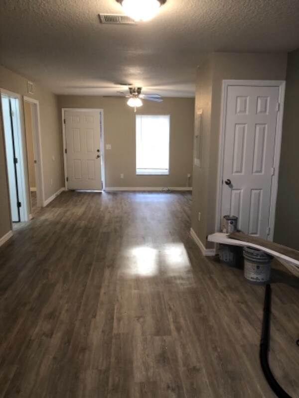 Building Photo - 9261 N Peachtree Way