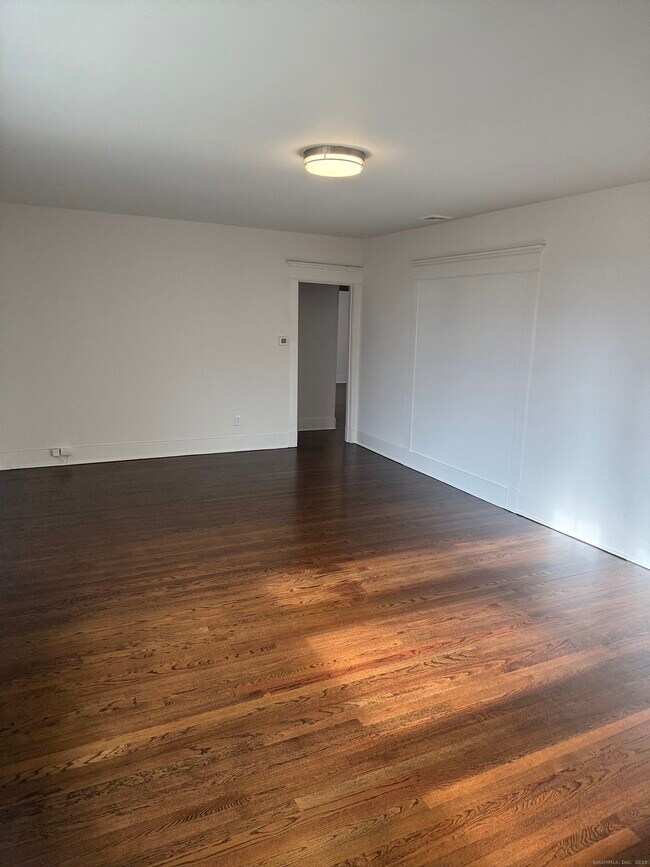 Building Photo - 155 Elm St