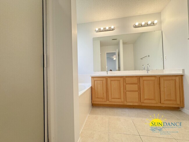 Building Photo - Renovated 3-Bedroom Home on Quiet Cul-de-S...