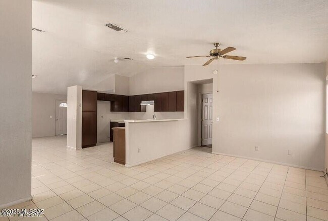 Building Photo - 1940 W Chardonnay Dr