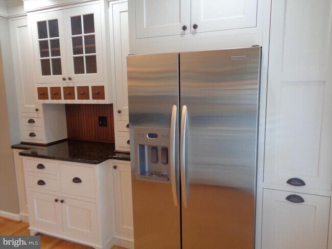 Building Photo - 10 Donagh Ct
