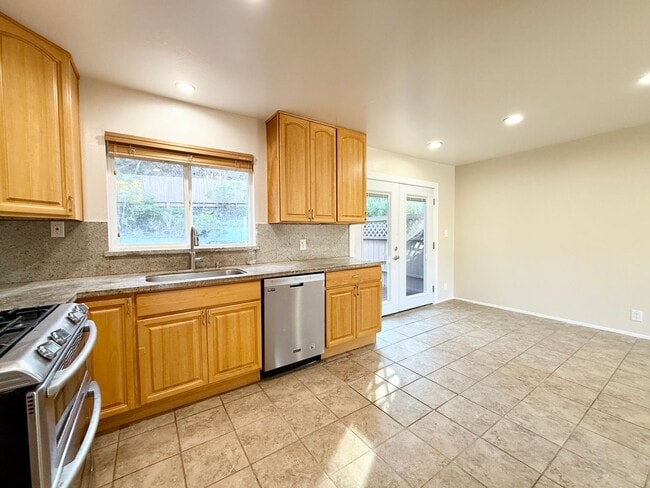 Building Photo - Coastal 3-Bed/2-Bath Home with Ocean View! ***PLEASE READ DESCRIPTION***