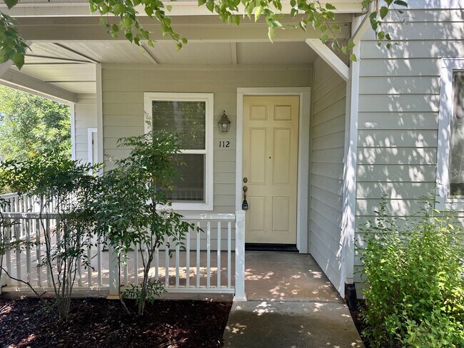 Building Photo - 215