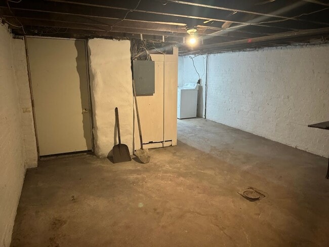 Building Photo - Updated Highland Park Townhome!