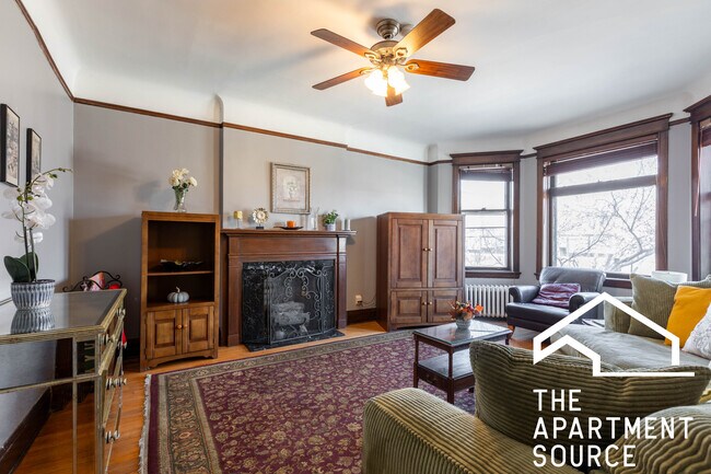 Building Photo - 825 W Diversey Pky