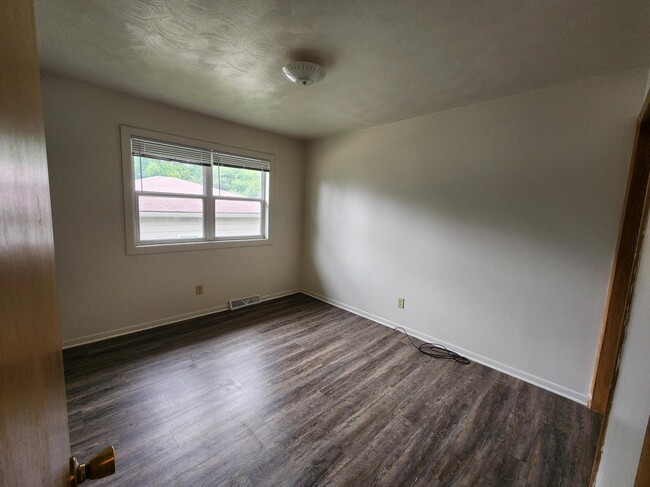 Building Photo - 1615 Crescent St