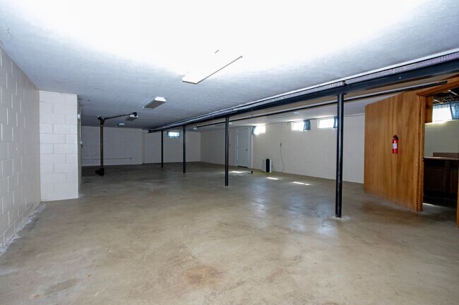 Building Photo - Charming Ranch Home