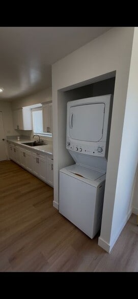 Building Photo - 25981 Cherrywood Dr