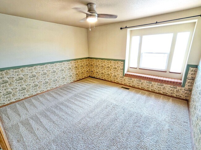 Building Photo - Gorgeous 5b 3b Single Family Home w/ a View