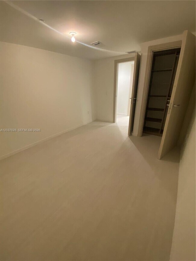 Building Photo - 1000 Brickell Plaza