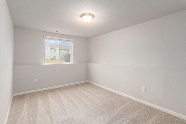 Building Photo - 4394 Pine Creek Dr