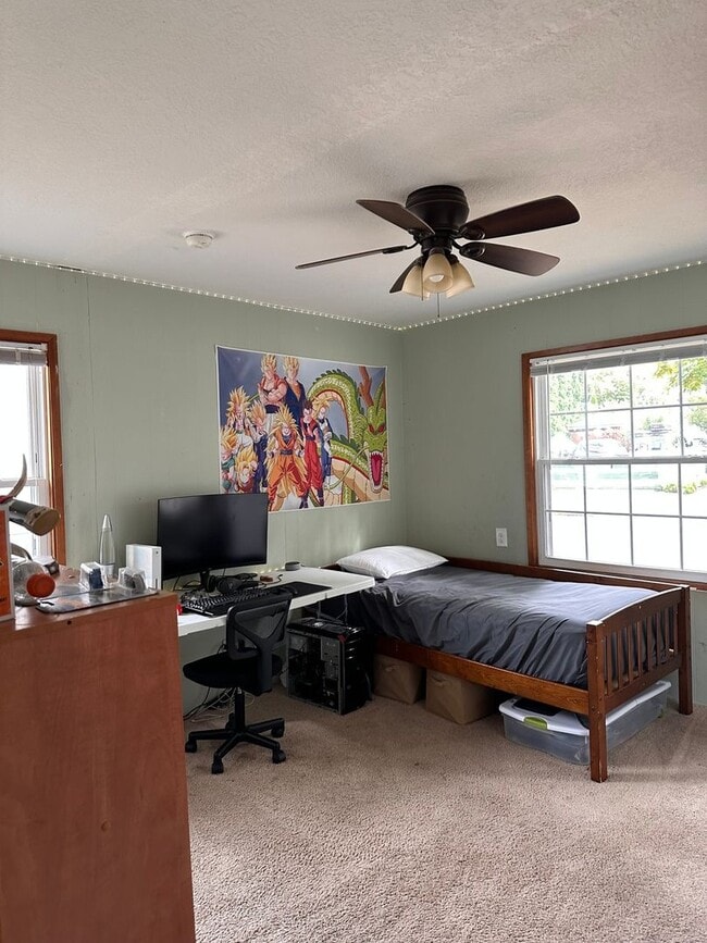 Building Photo - 4803 SE Haig St