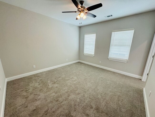 Building Photo - 3BR/3.5BA Townhome in The Crossing at Oxfo...