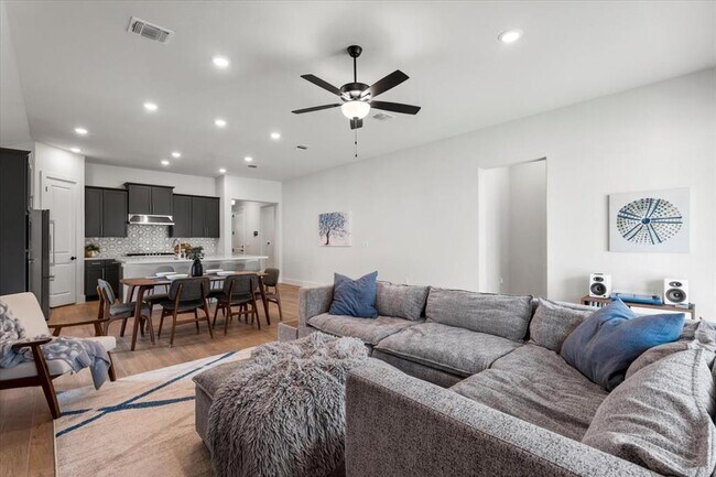 Building Photo - 8501 Hillock Terrace