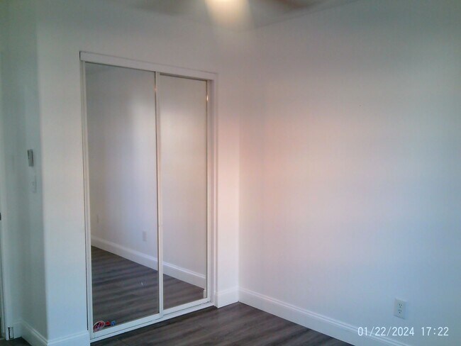 Building Photo - NW----SOLAR!!!!!!