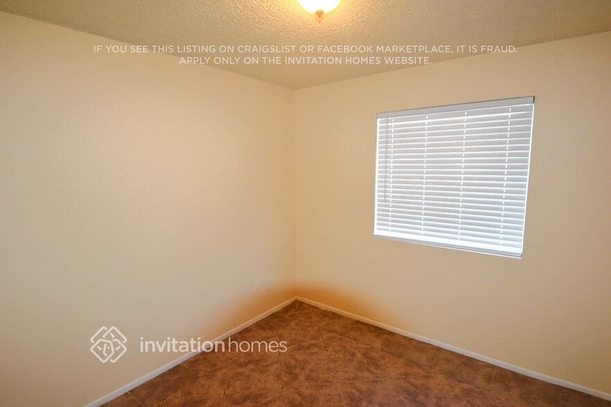 Building Photo - 3735 W Columbine Dr