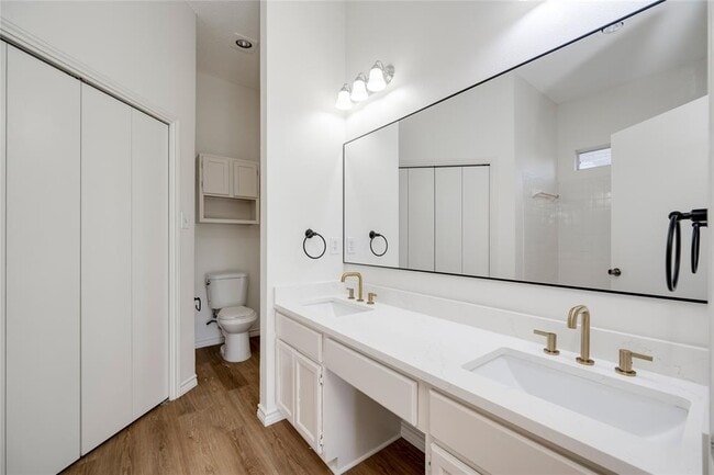 Building Photo - 2007 Castle View Dr