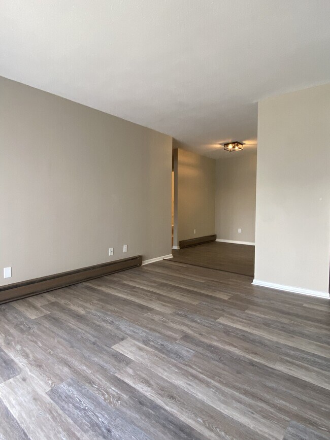 Building Photo - 209 Charleston Blvd