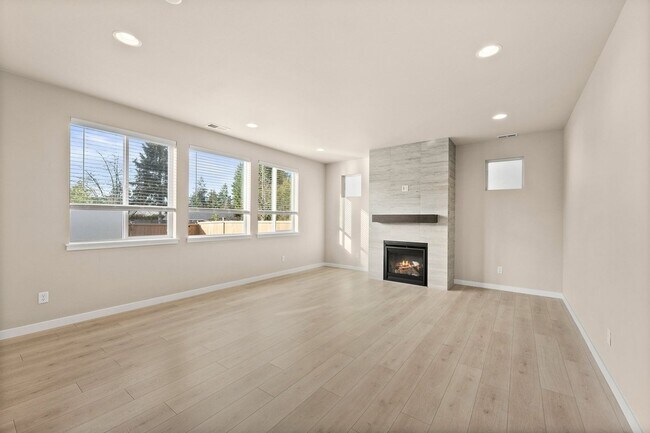 Building Photo - 16212 8th Ave E